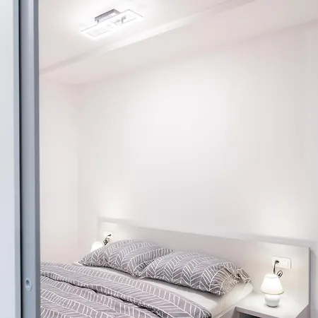 Apartment Castle Hill Modern Free Parking