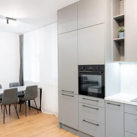 Castle Hill Modern Free Parking Pressburg