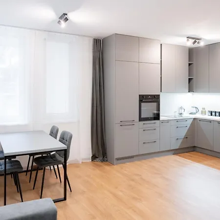 Apartment Castle Hill Modern Free Parking